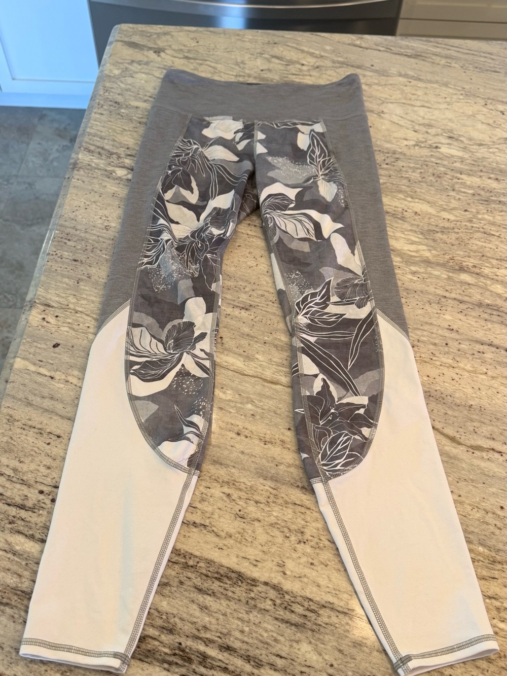 Women size small Grey and White Floral Panel Leggings - Brand Athleta